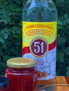 Geleia de morango com Cachaça 51