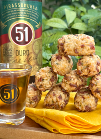 Bolinho de arroz com calabresa