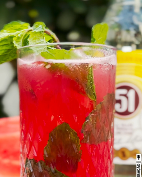 Drink melancia com hortelã e Cachaça 51