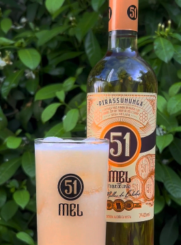 Drink 51 Mel com gengibre e coco