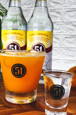Drink Cachaça 51 com manga e maracujá