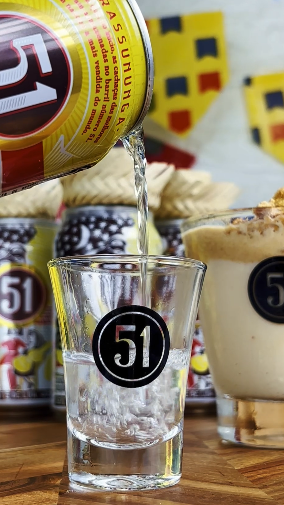 Drink Cachaça 51 com paçoca